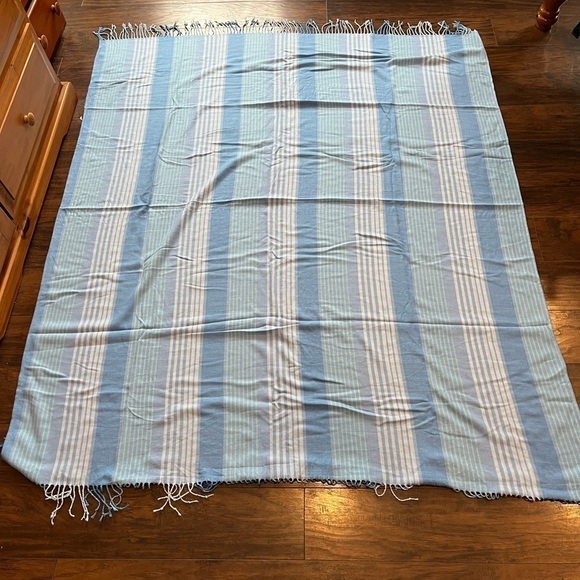 NWOT Vera Bradley Soft Woven Throw Blanket Blue Tonal Stripe 65” X 56” - Picture 3 of 9